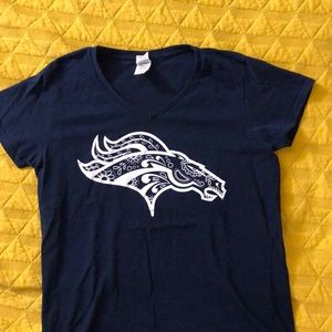 BRONCOS V NECK NAVY SHIRT SIZE LARGE